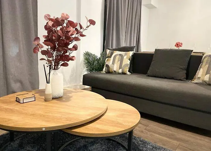 Stylish Retreat - Sleeps 6 Terrace-2Bedroom-Petsok