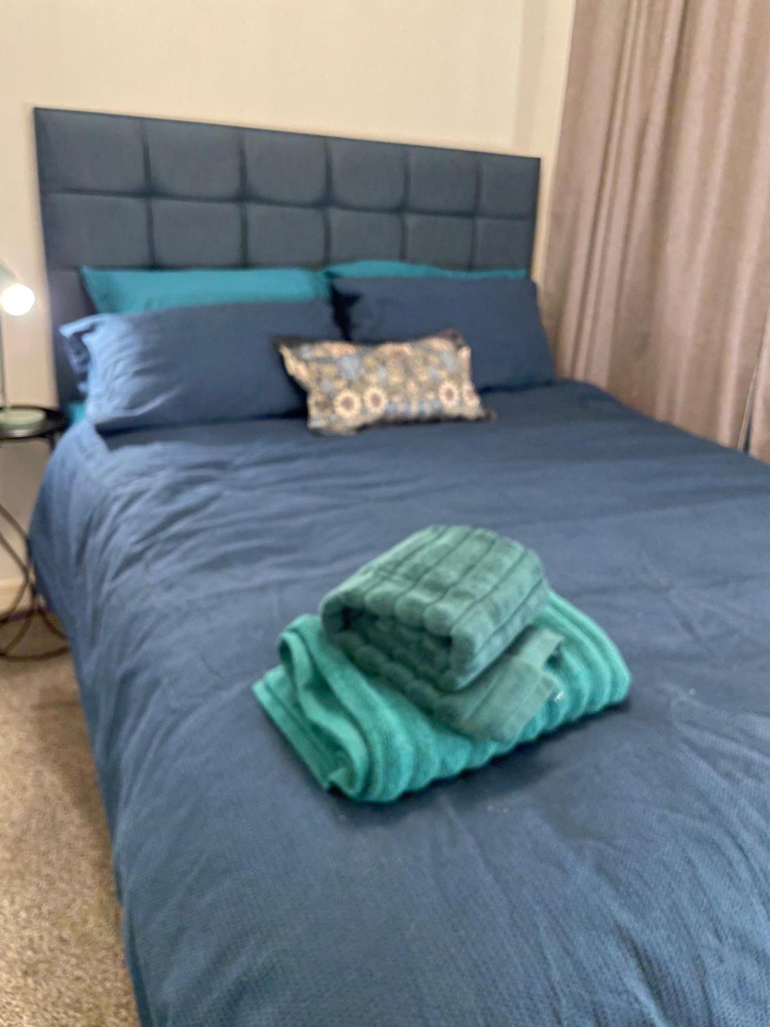 Apartment Stylish Retreat - Sleeps 6 Terrace-2bedroom-petsok *